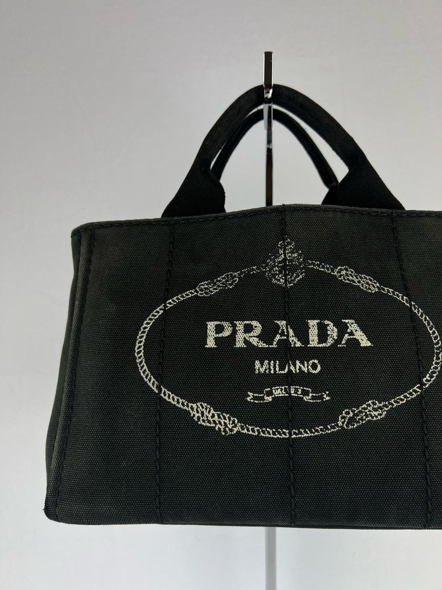 Prada Canapa