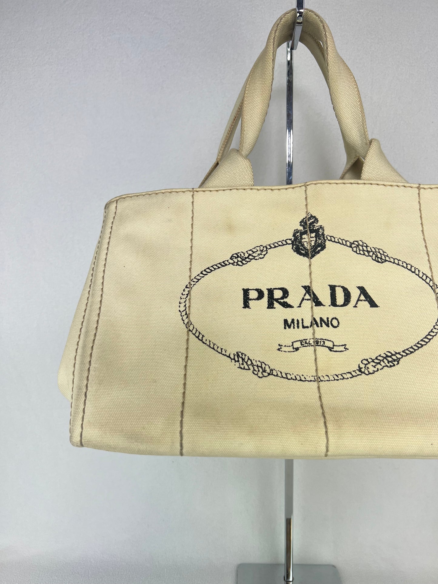 Prada Canapa