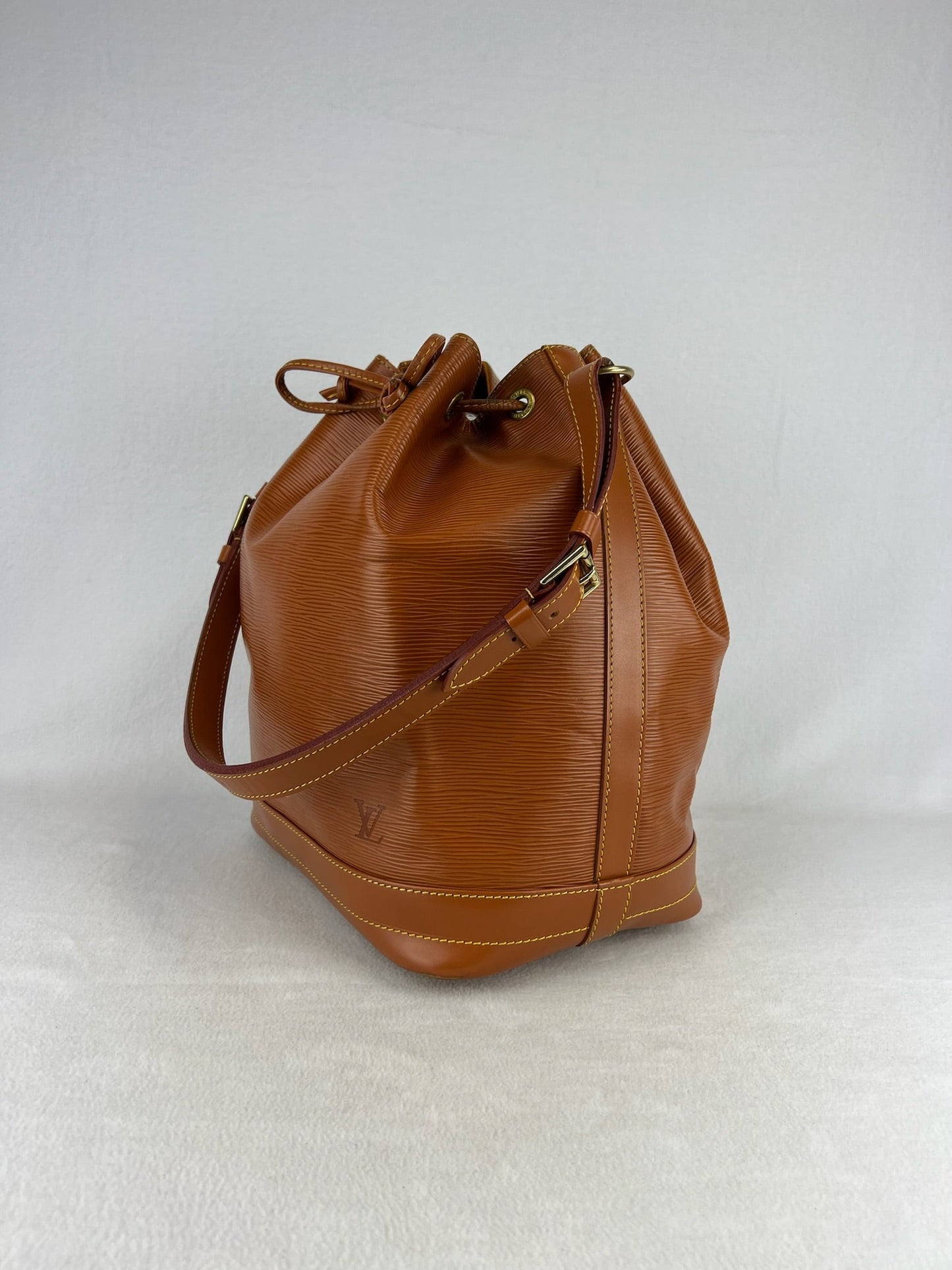 Louis Vuitton Noé Epi Grande Cognac