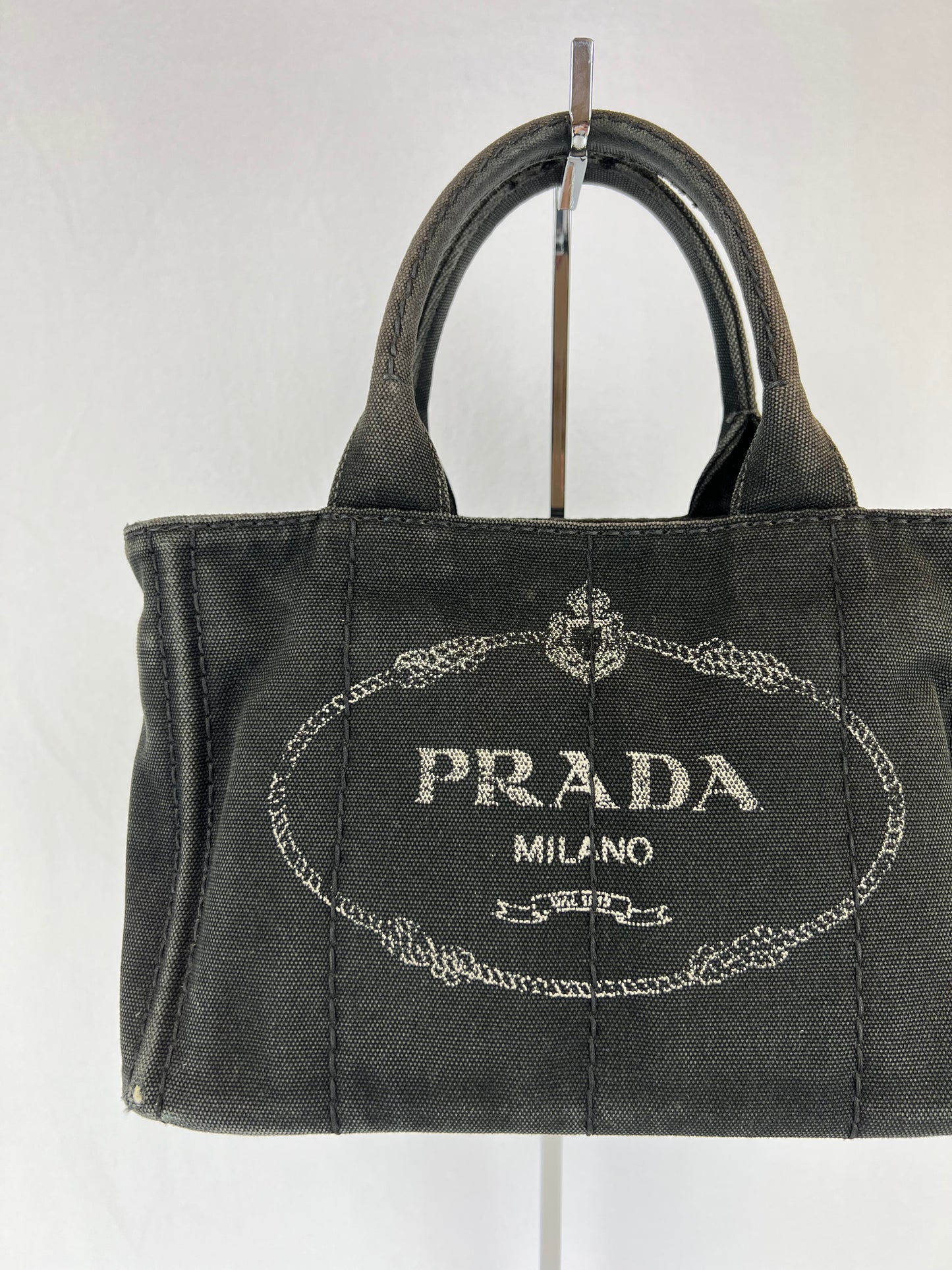 Prada Canapa