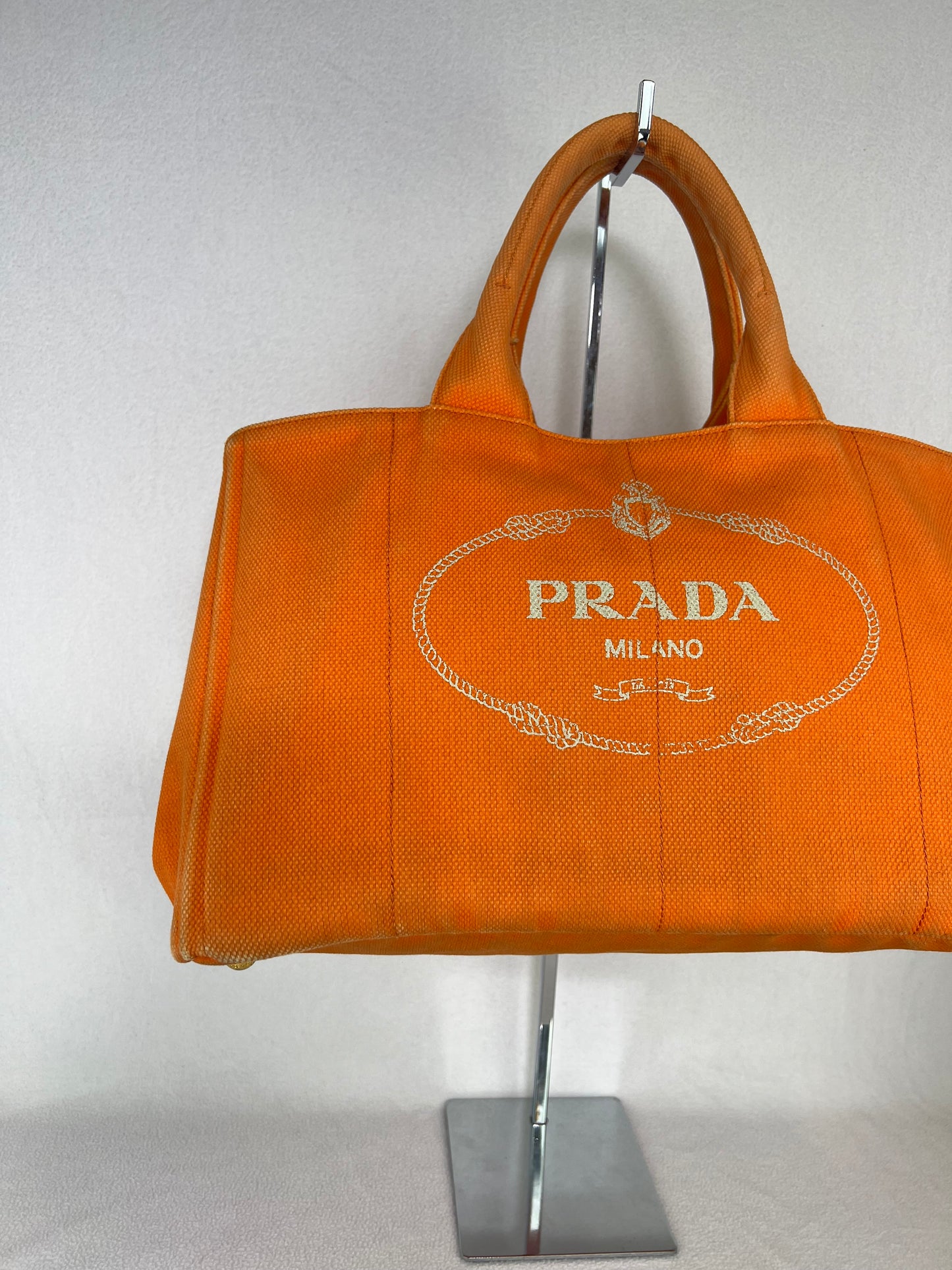 Prada Canapa